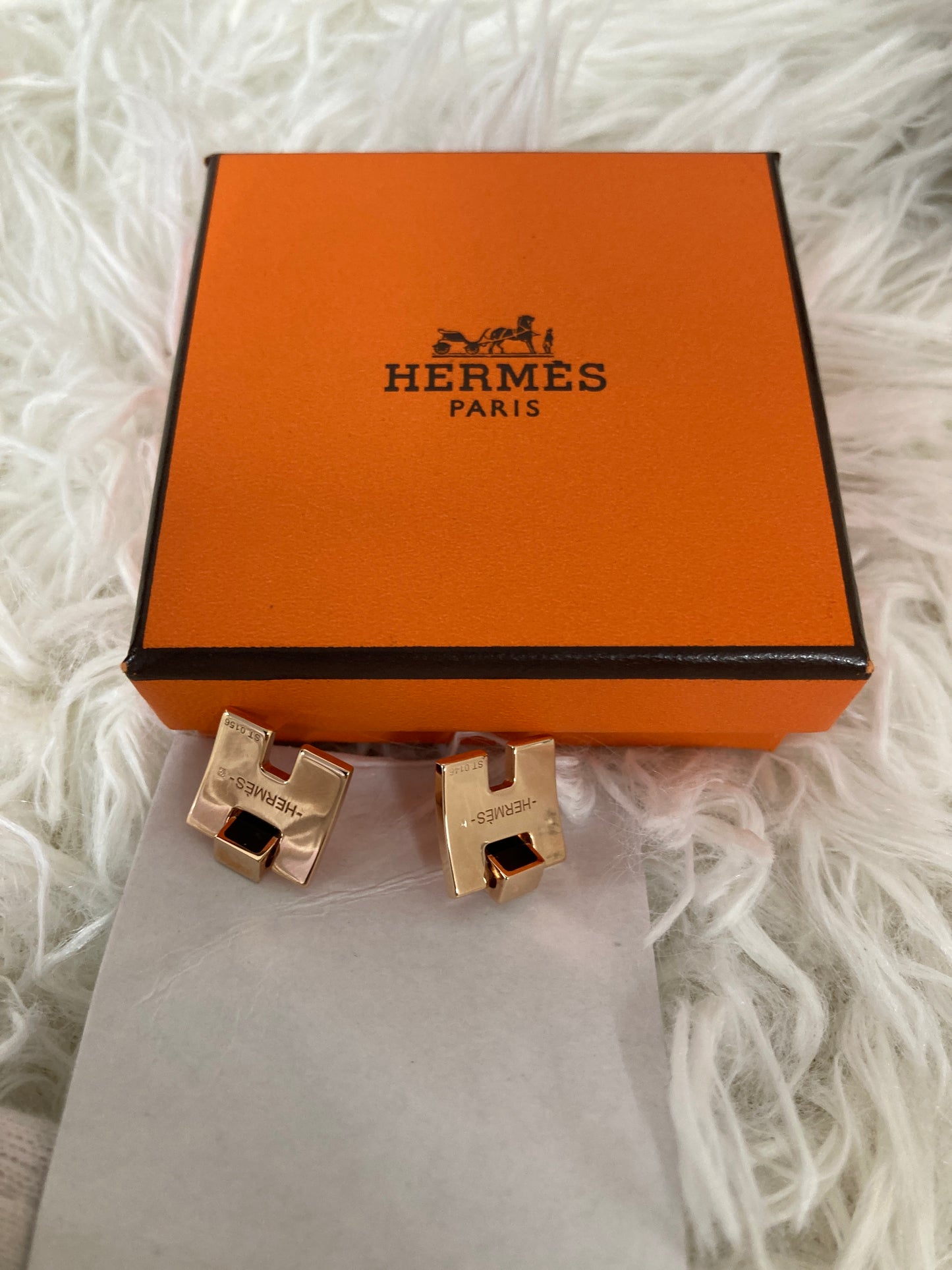 Hermes Gold Earrings A-17285