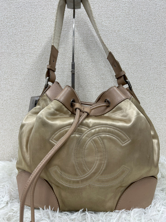 Chanel Beige Shoulder Bags A-17301