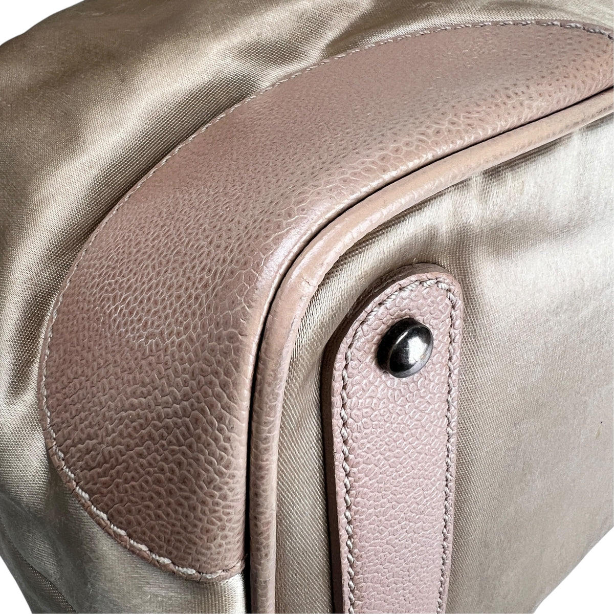 Chanel Beige Shoulder Bags A-17301