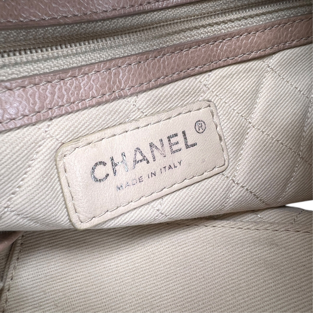 Chanel Beige Shoulder Bags A-17301