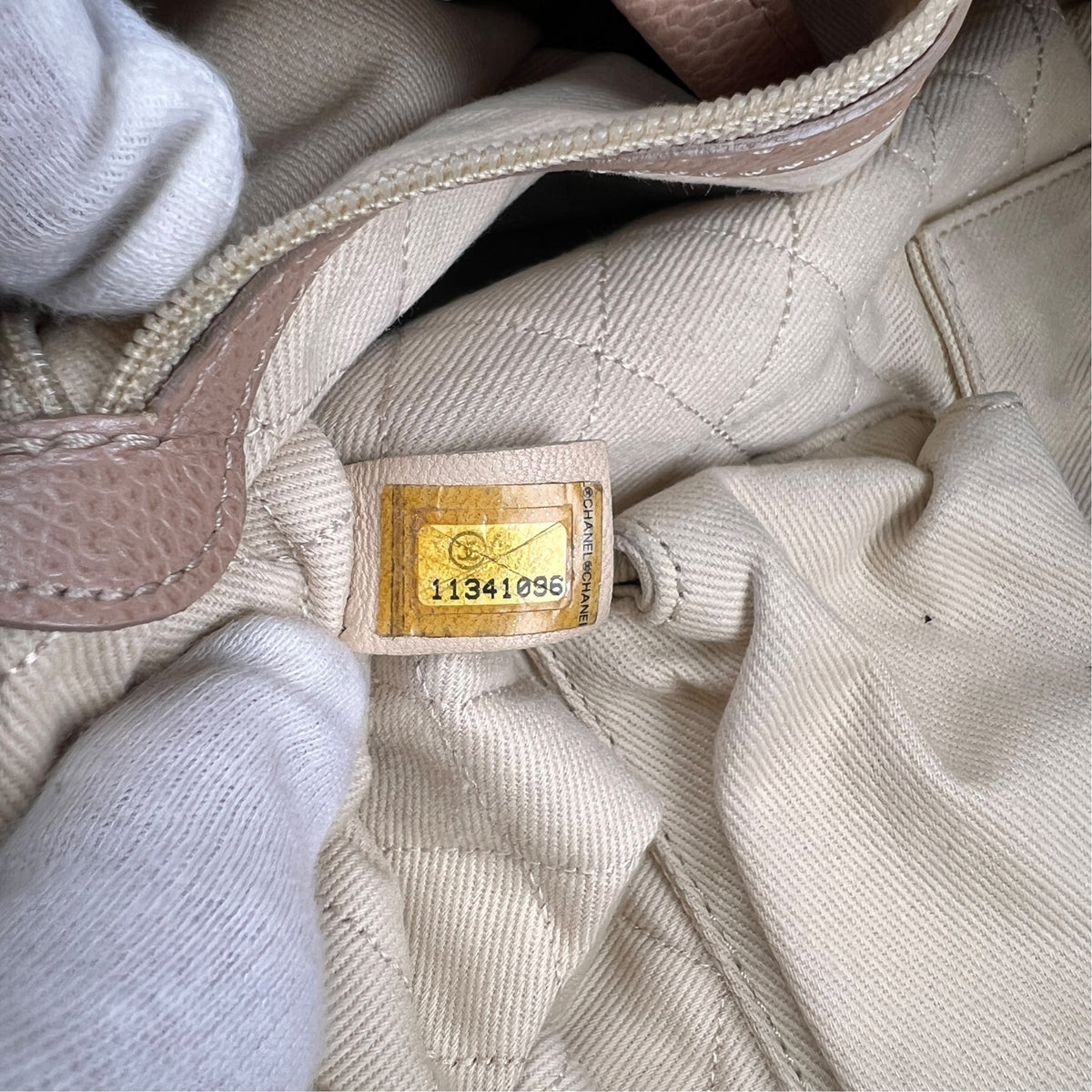 Chanel Beige Shoulder Bags A-17301