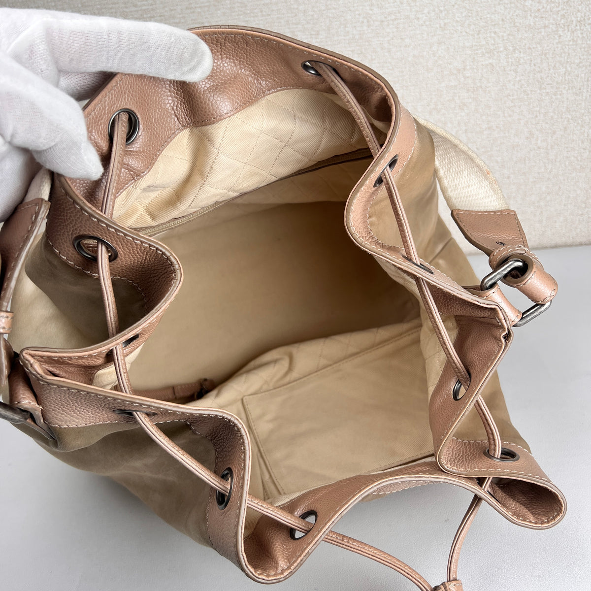 Chanel Beige Shoulder Bags A-17301