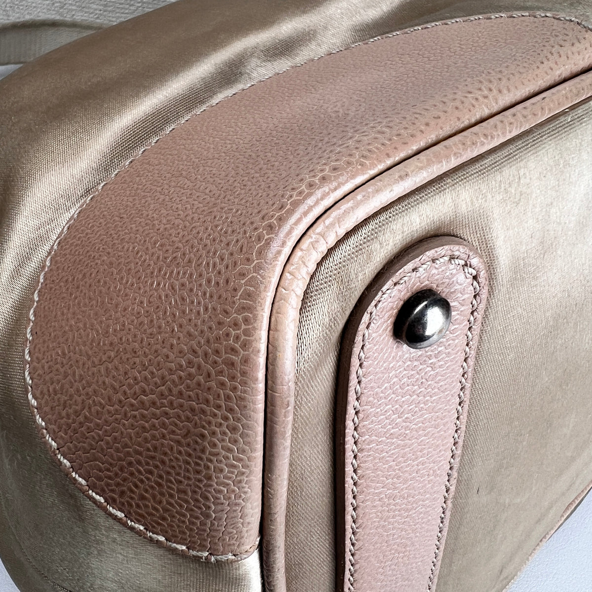 Chanel Beige Shoulder Bags A-17301