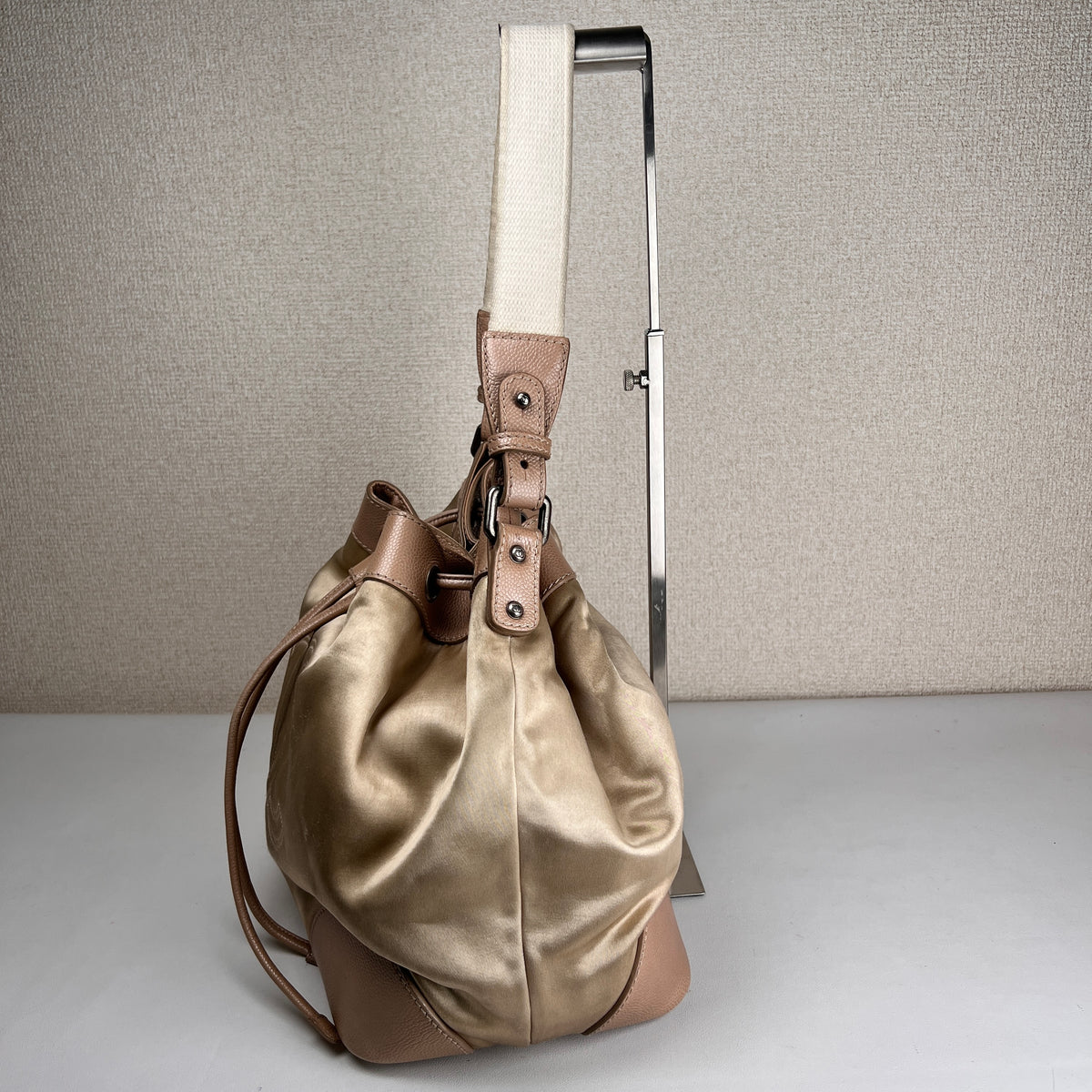 Chanel Beige Shoulder Bags A-17301