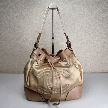 Chanel Beige Shoulder Bags A-17301