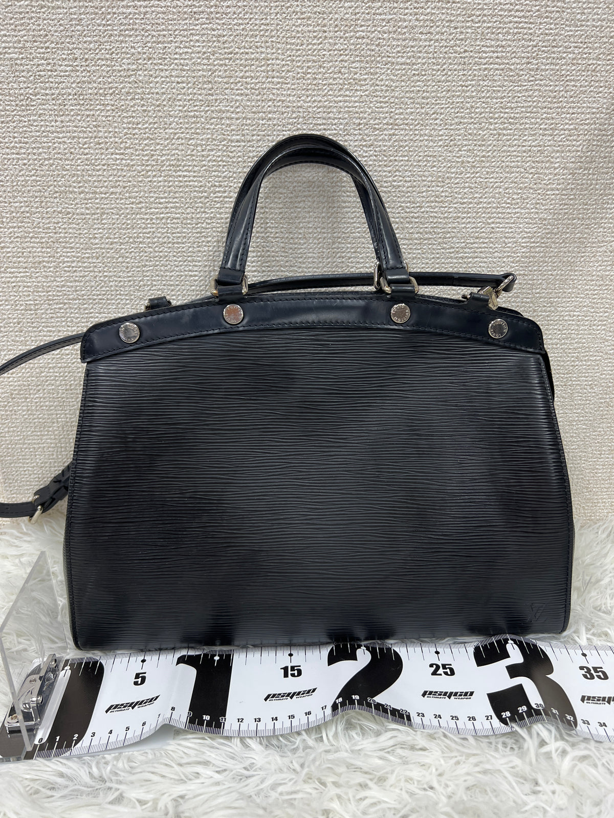 Louis Vuitton Black Shoulder Bags A-17308