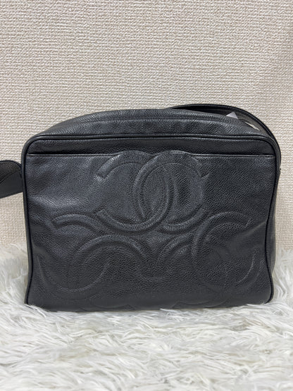 Chanel Black Shoulder Bags A-17314