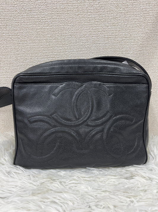 Chanel Black Shoulder Bags A-17314