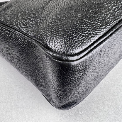Chanel Black Shoulder Bags A-17314