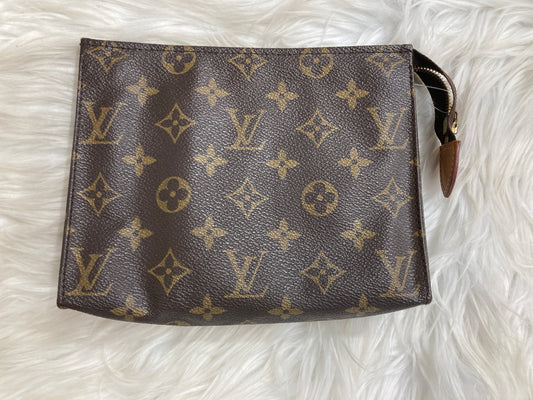 Louis Vuitton Brown A-17329