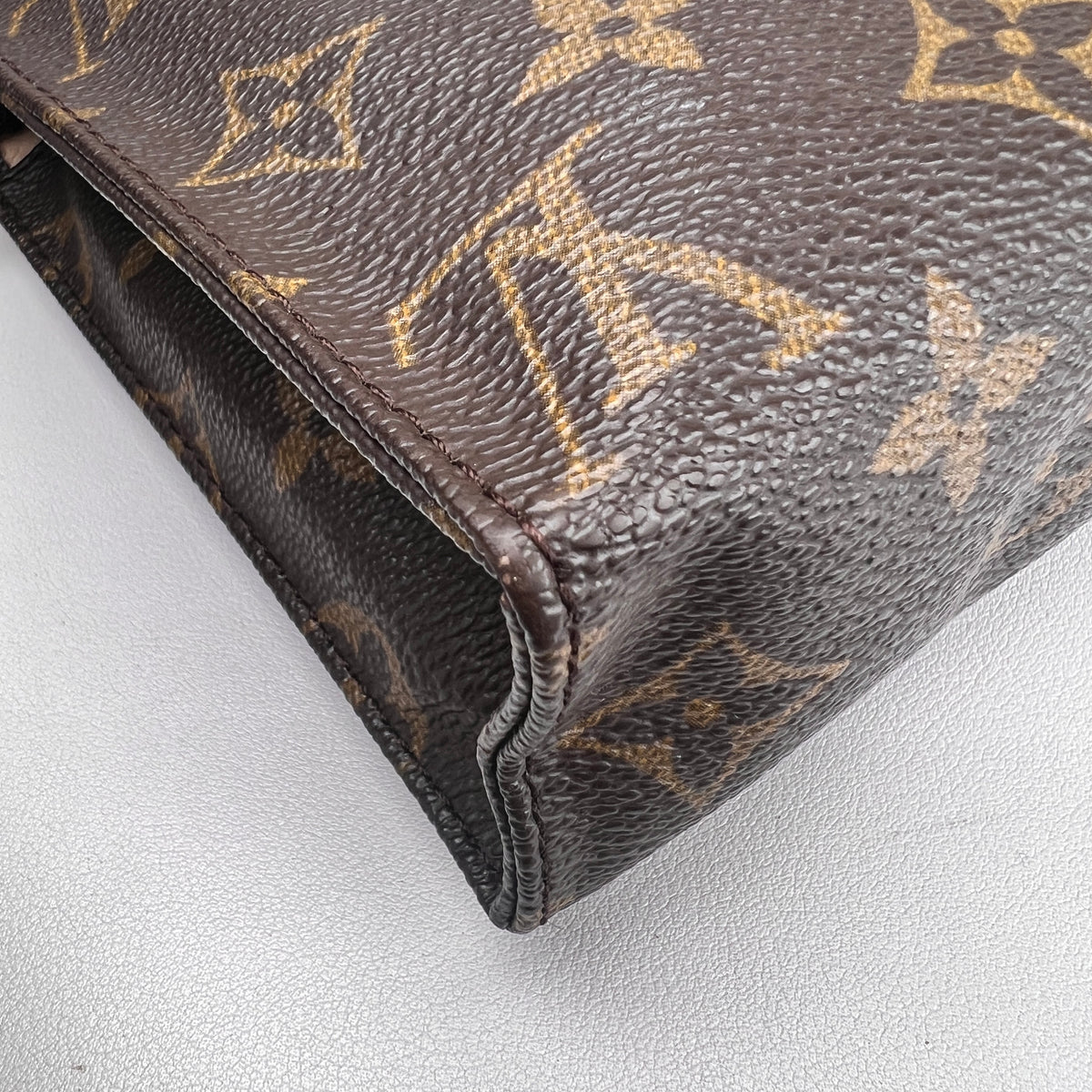 Louis Vuitton Brown A-17329