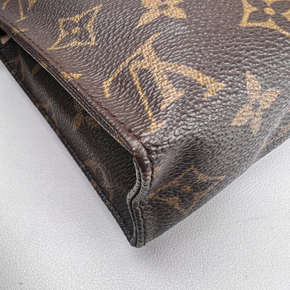 Louis Vuitton Brown A-17329