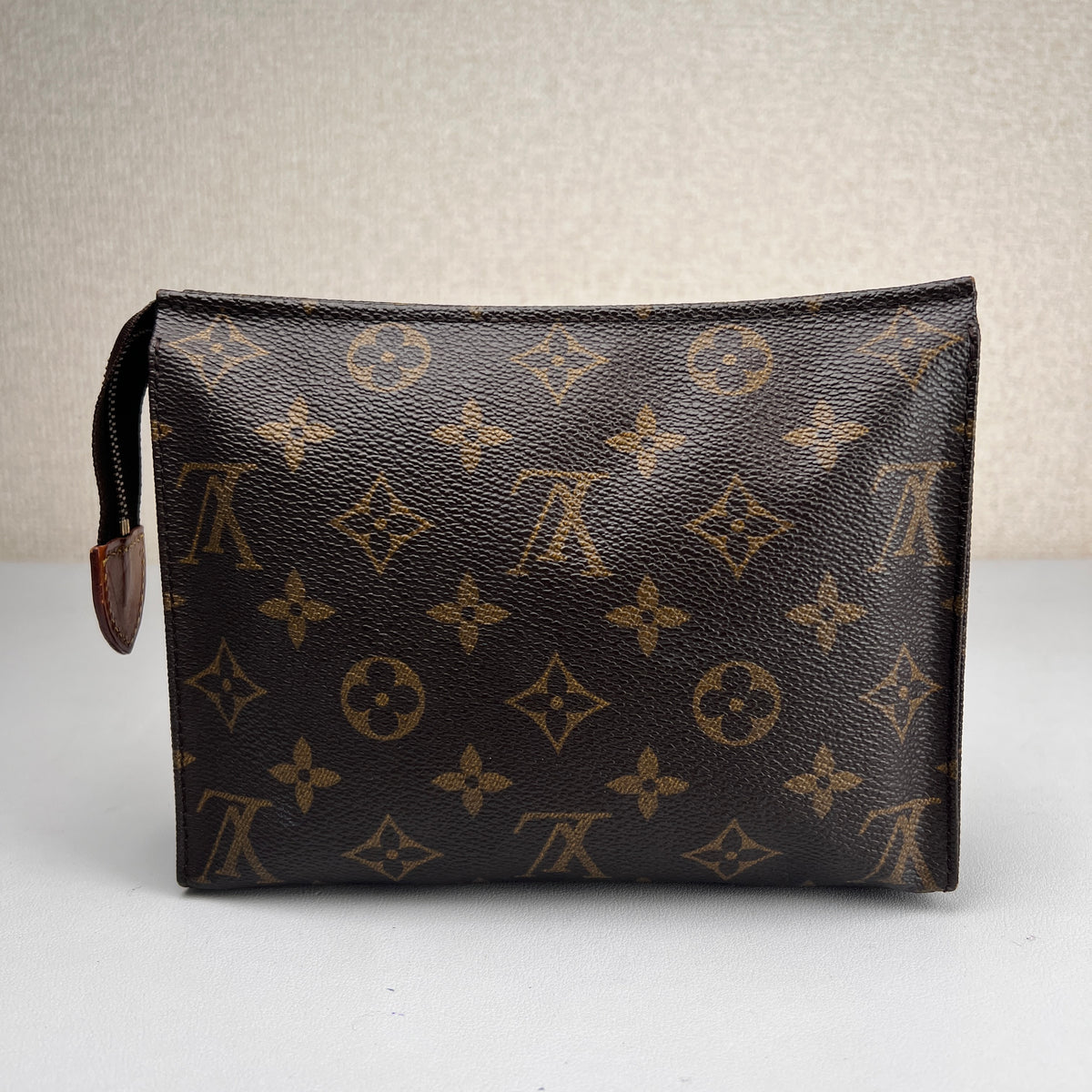 Louis Vuitton Brown A-17329