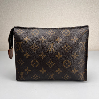 Louis Vuitton Brown A-17329