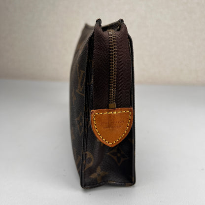 Louis Vuitton Brown A-17329