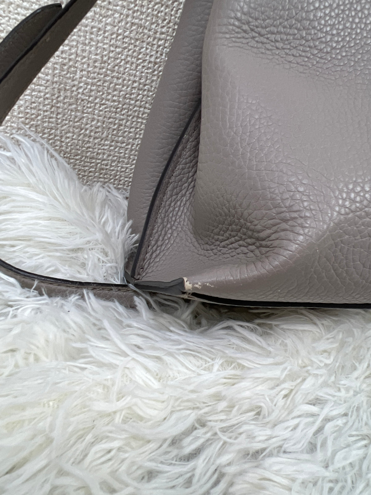 Louis Vuitton Gray Shoulder Bags A-17365