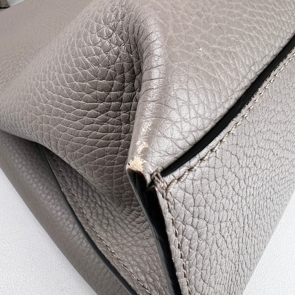 Louis Vuitton Gray Shoulder Bags A-17365