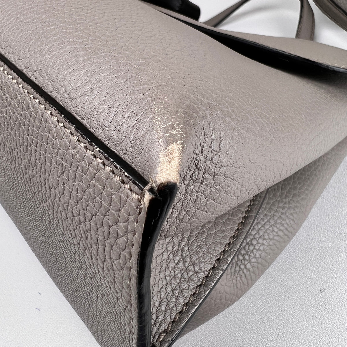 Louis Vuitton Gray Shoulder Bags A-17365