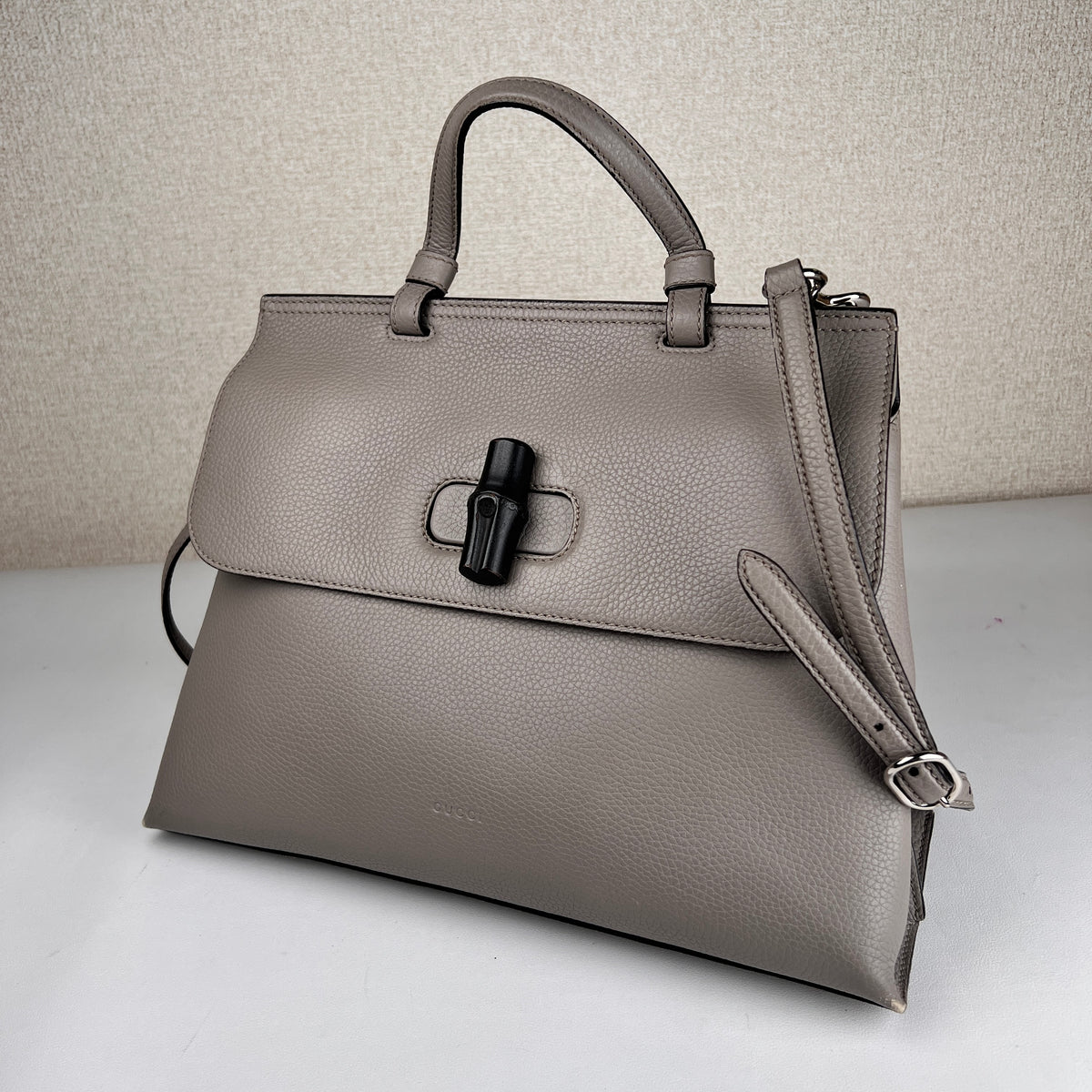 Louis Vuitton Gray Shoulder Bags A-17365