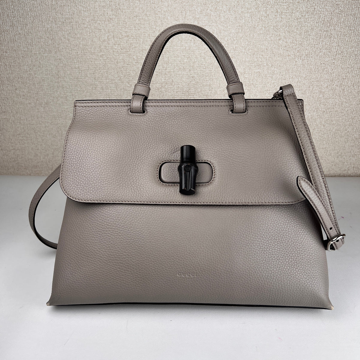 Louis Vuitton Gray Shoulder Bags A-17365