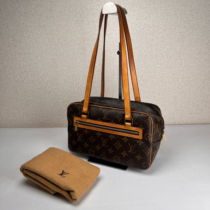 Louis Vuitton Brown Shoulder Bags A-17403