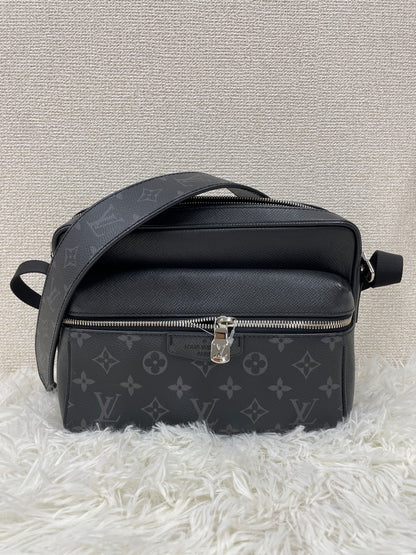 Louis Vuitton Gray Shoulder Bags A-17427