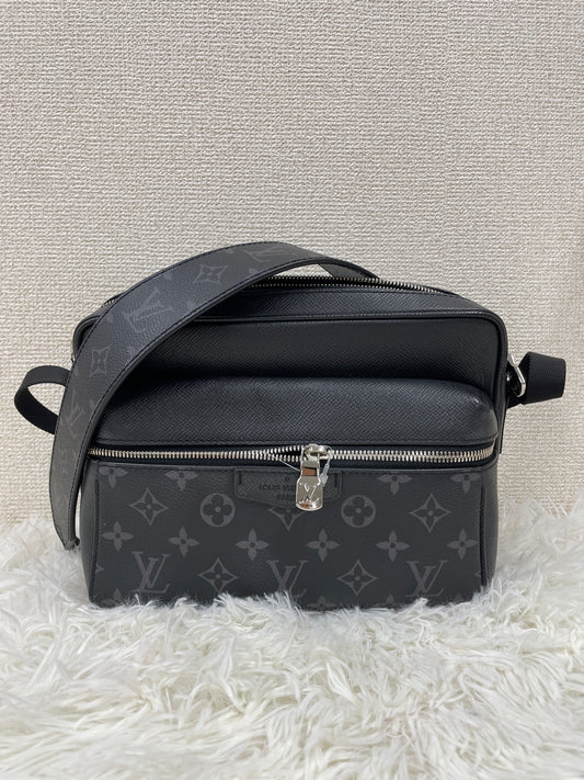 Louis Vuitton Gray Shoulder Bags A-17427