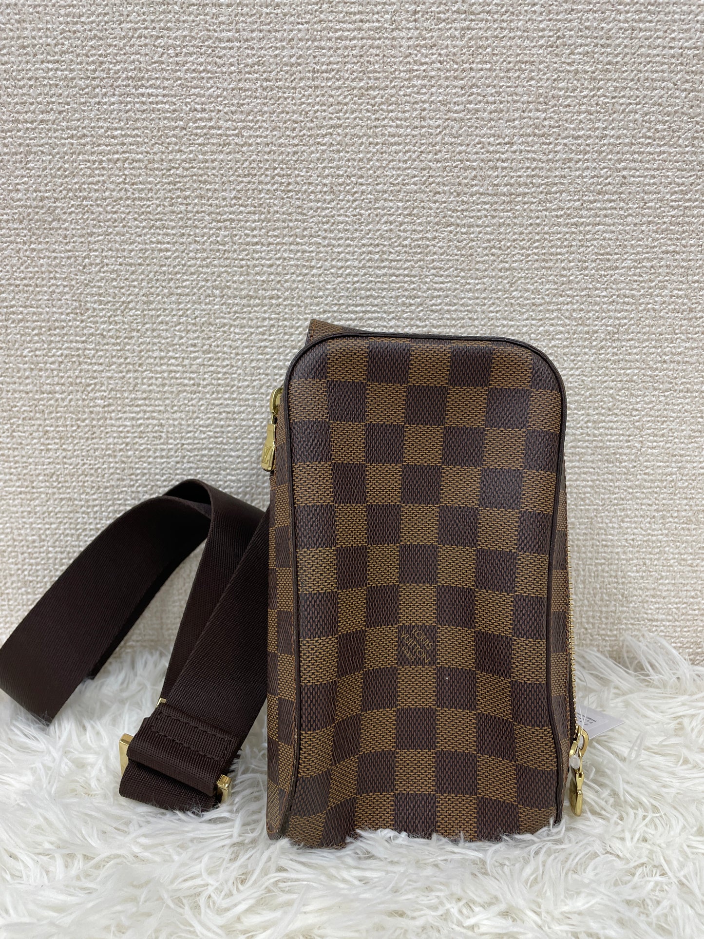 Louis Vuitton Brown Shoulder Bags A-17429