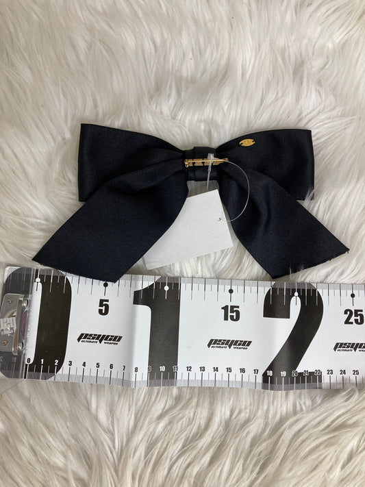 Chanel Black Brooches A-17465