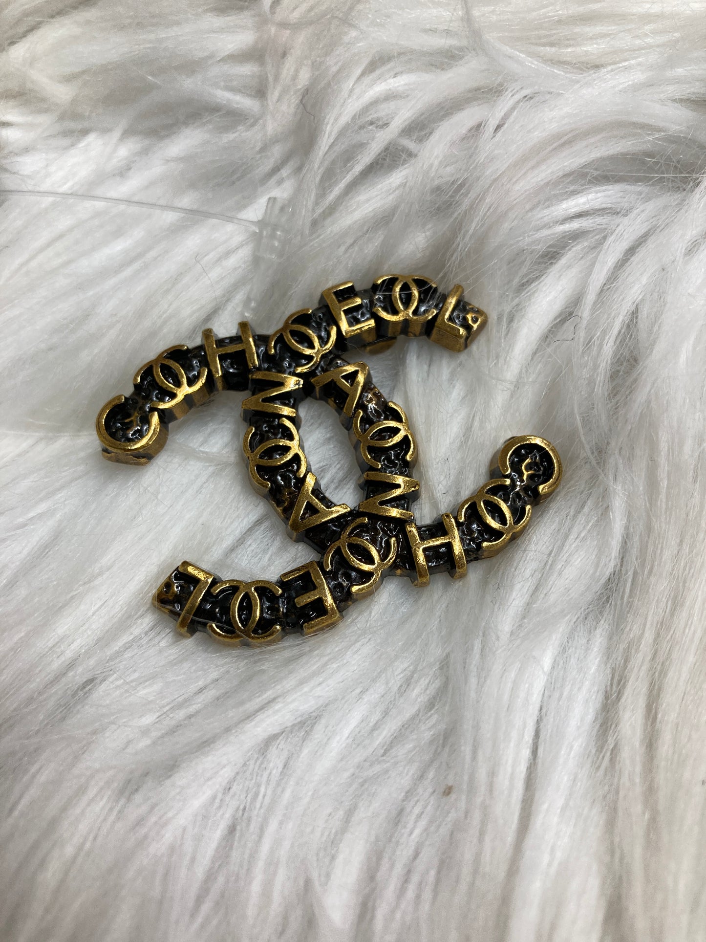 Chanel Gold Brooches A-17468
