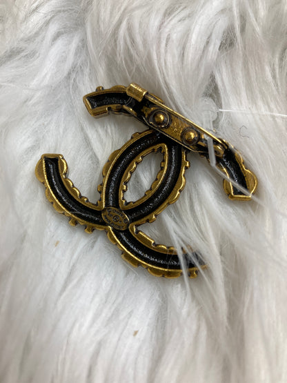 Chanel Gold Brooches A-17468