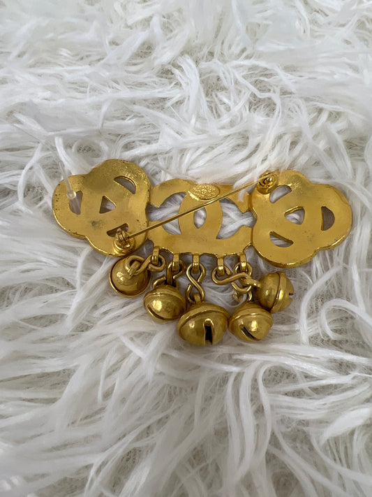 Chanel Gold Brooches A-17475