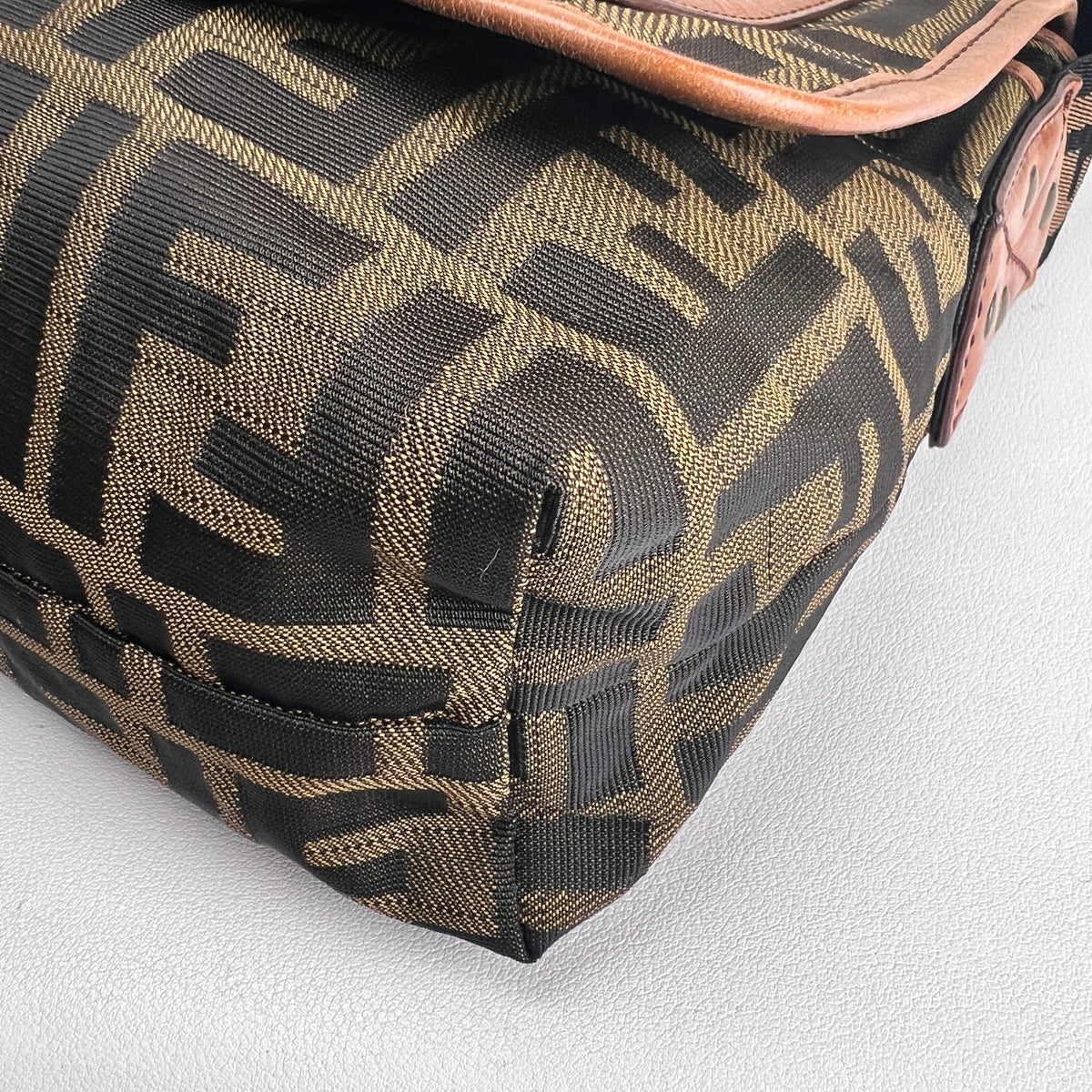 Fendi Green Shoulder Bags A-17478