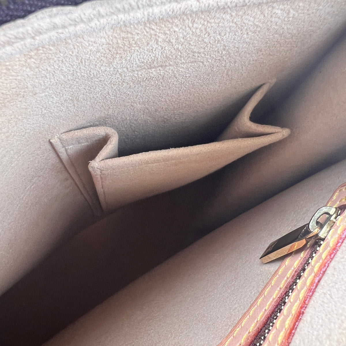 Louis Vuitton Brown Shoulder Bags A-17480