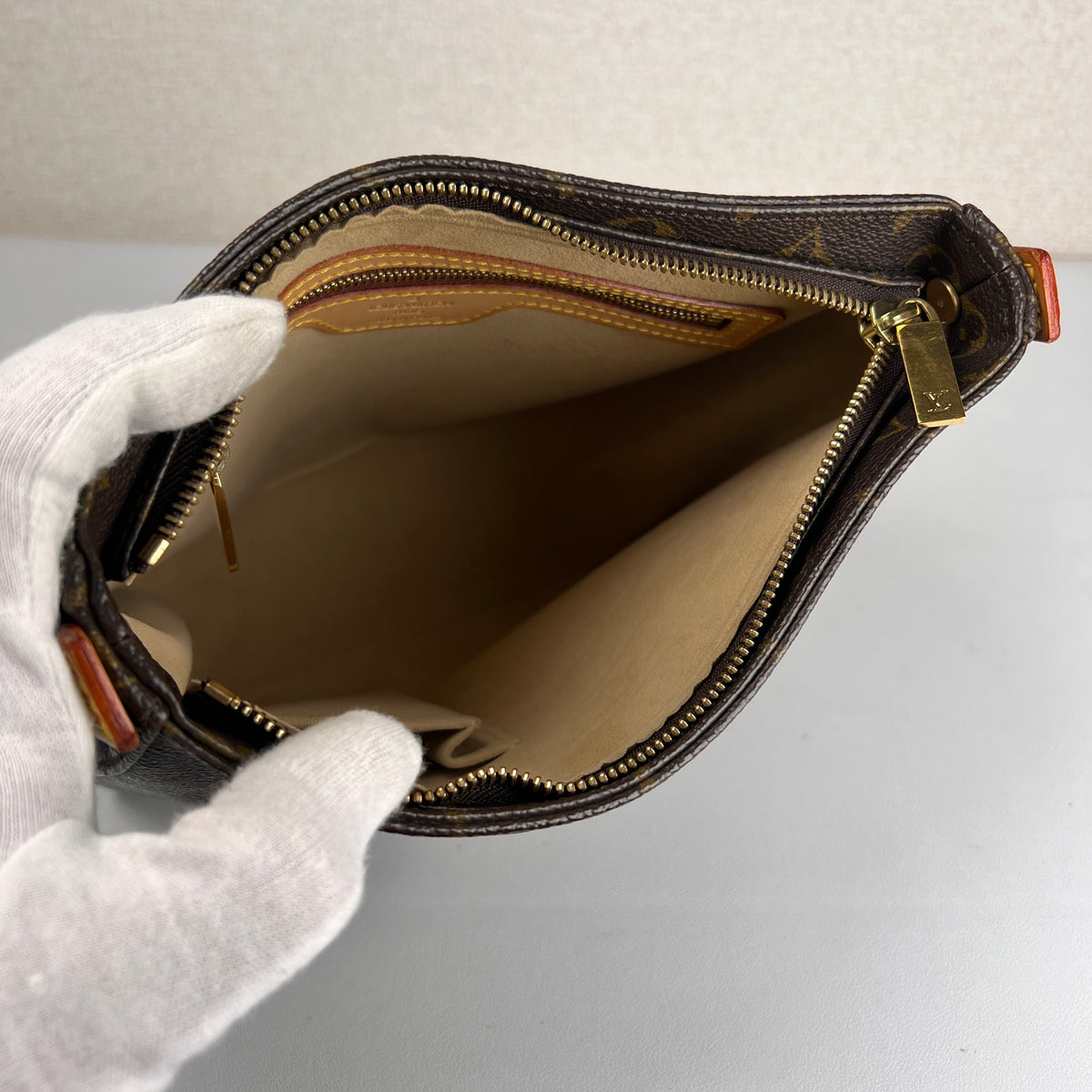 Louis Vuitton Brown Shoulder Bags A-17480