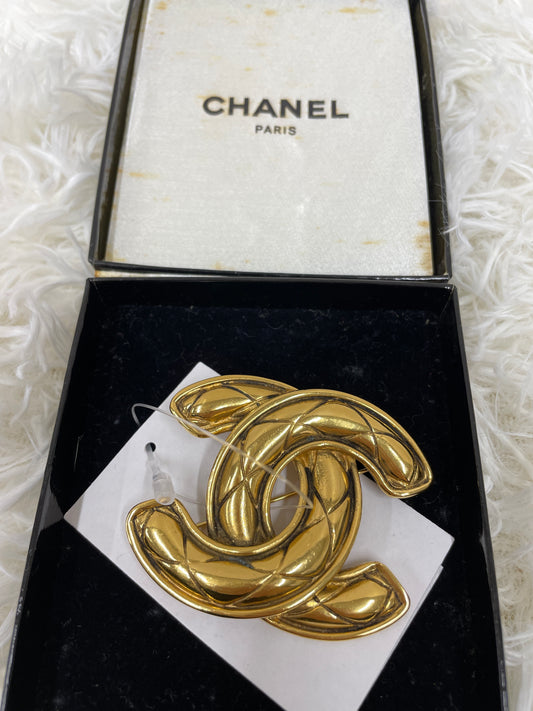 Chanel Gold Brooches A-17536