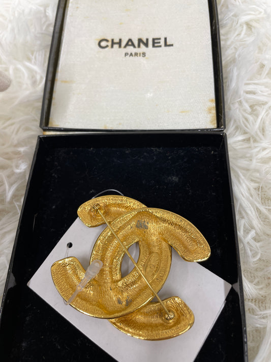 Chanel Gold Brooches A-17536