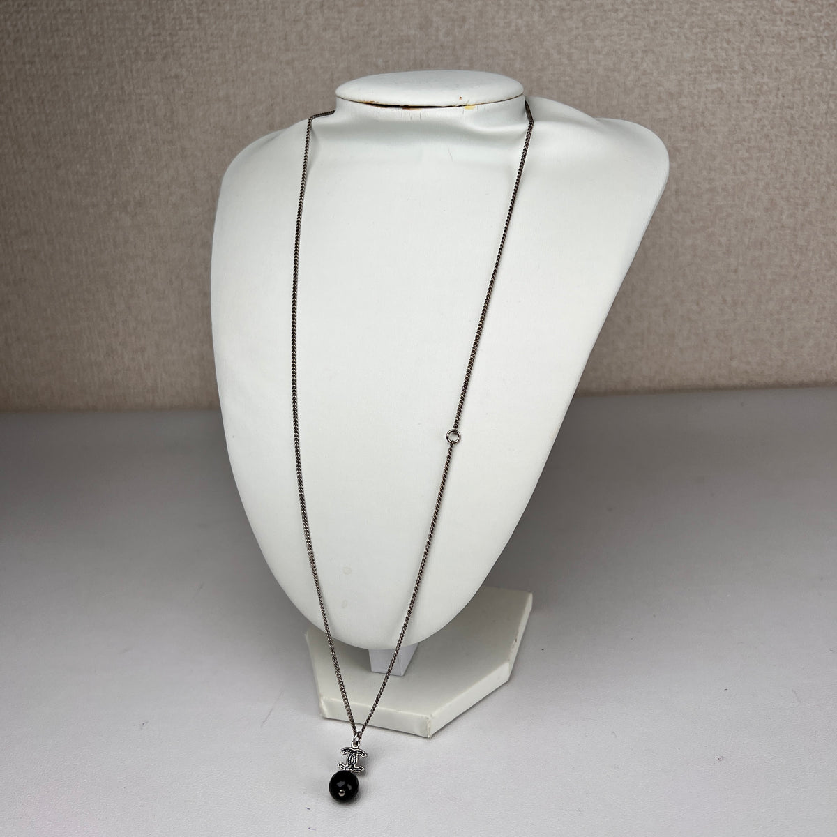Chanel Black Necklaces A-17543