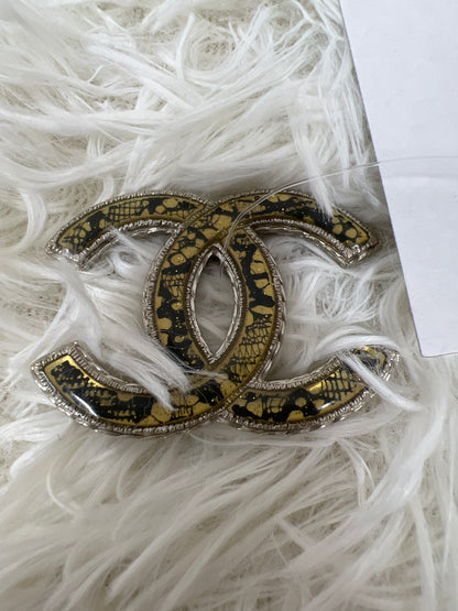 Chanel Gold Brooches A-17545