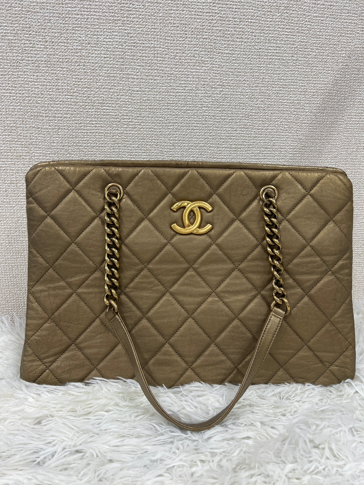 Chanel Gold Shoulder Bags A-17554