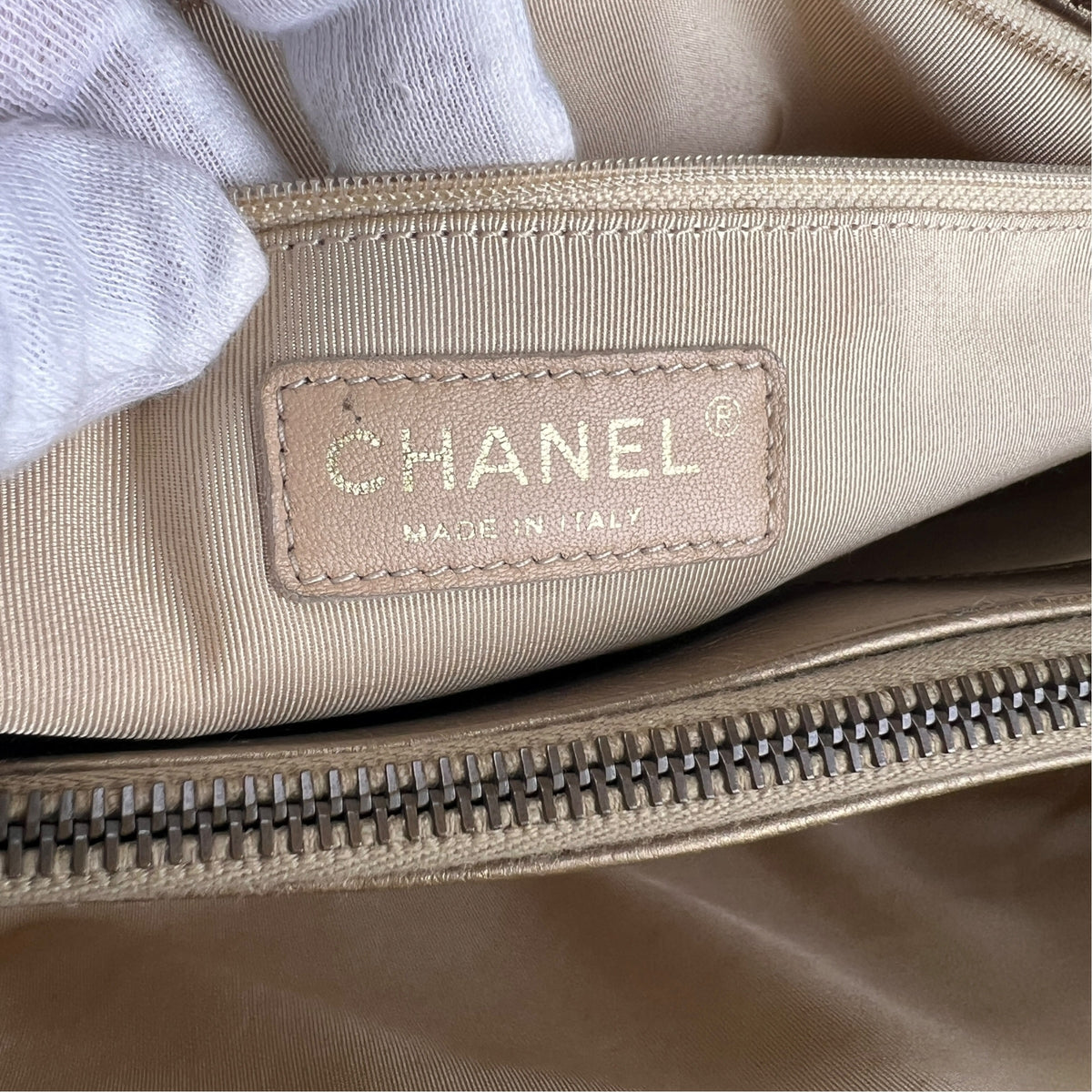 Chanel Gold Shoulder Bags A-17554