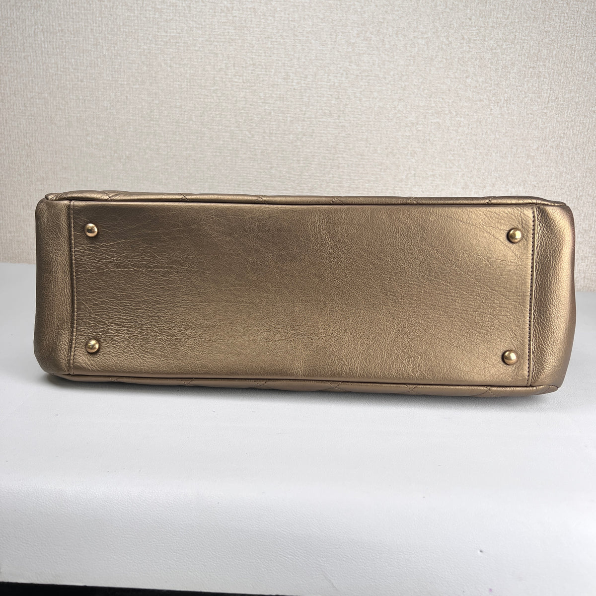 Chanel Gold Shoulder Bags A-17554