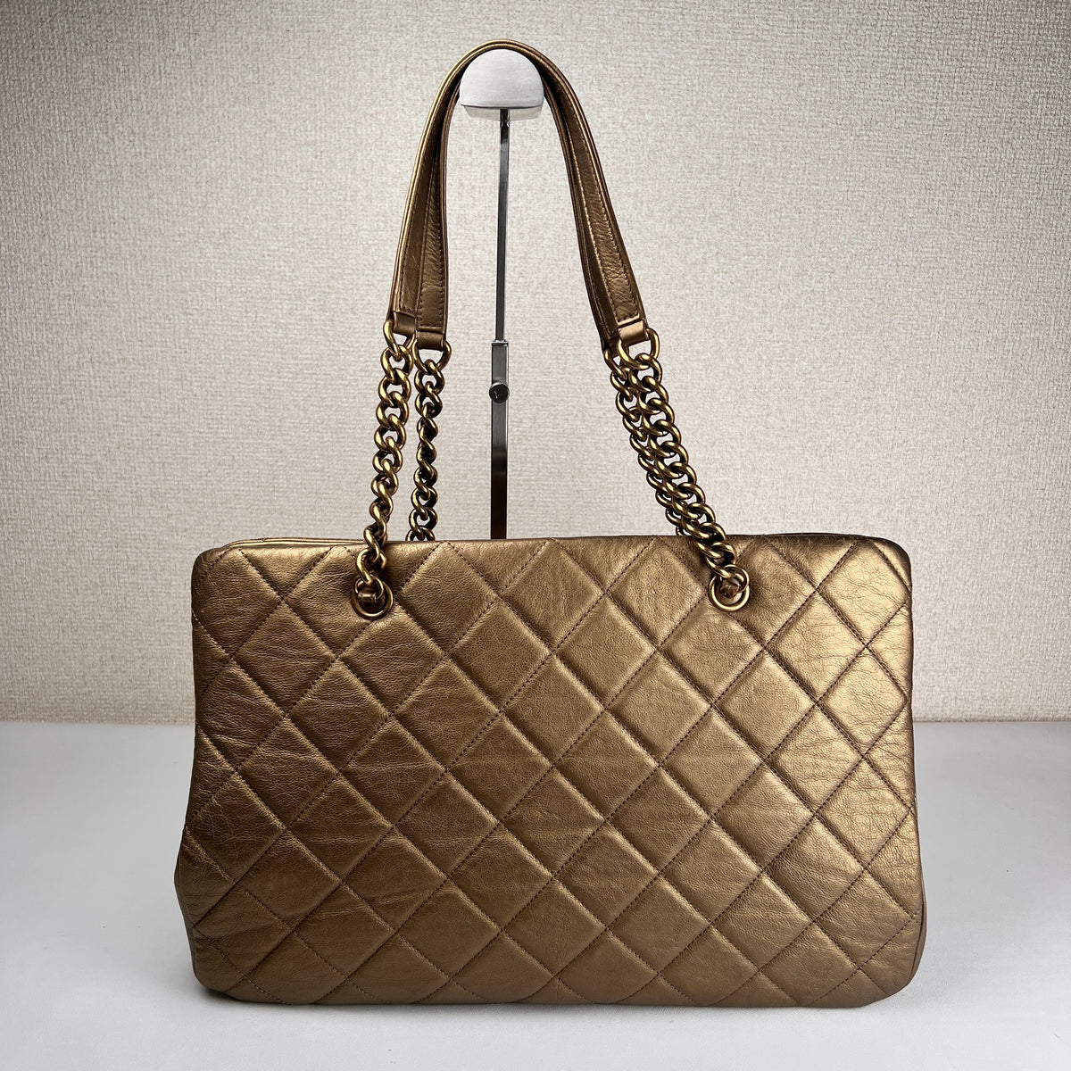 Chanel Gold Shoulder Bags A-17554