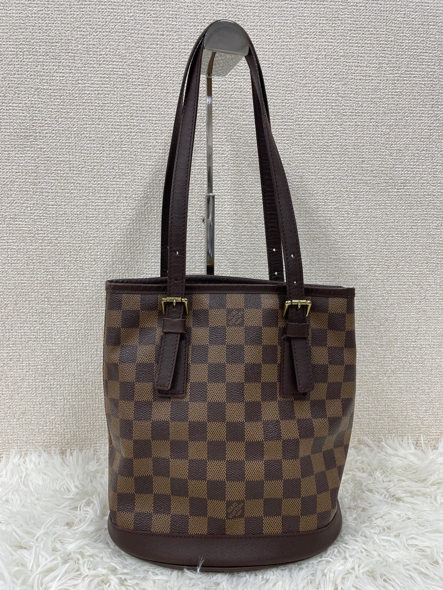 Louis Vuitton Brown Shoulder Bags A-17563