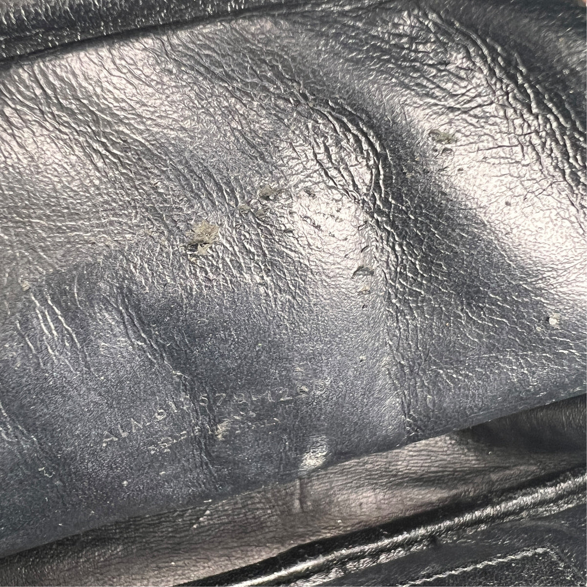 Saint Laurent Black Shoulder Bags A-17584
