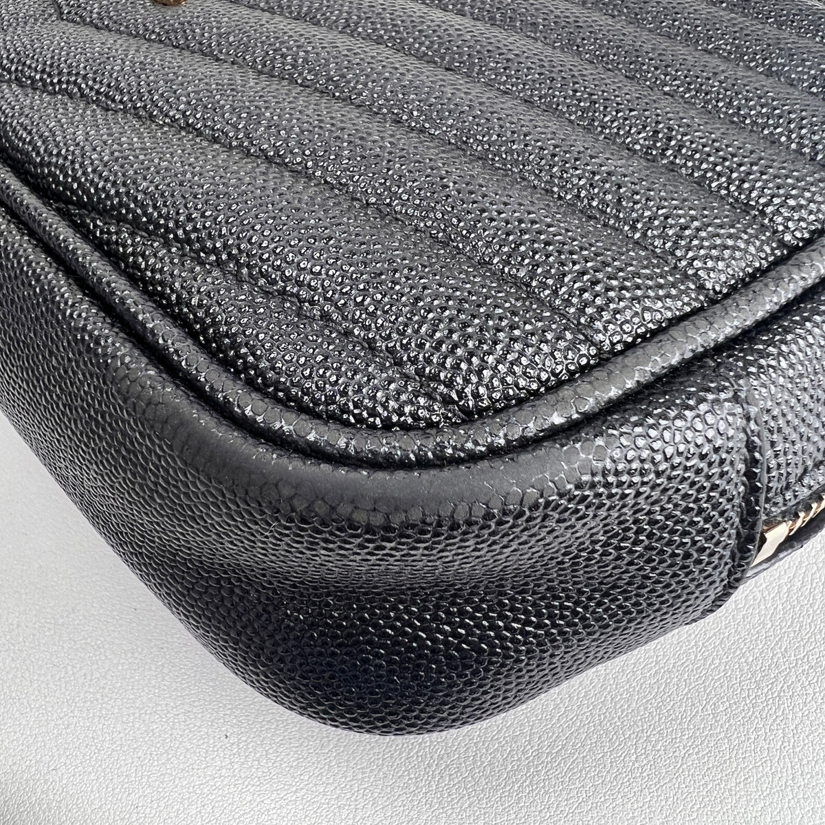 Saint Laurent Black Shoulder Bags A-17584