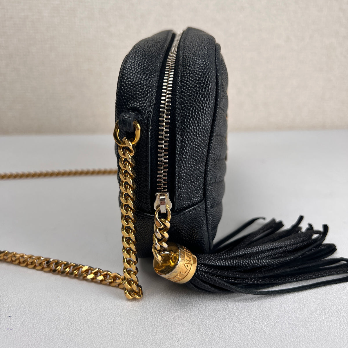 Saint Laurent Black Shoulder Bags A-17584
