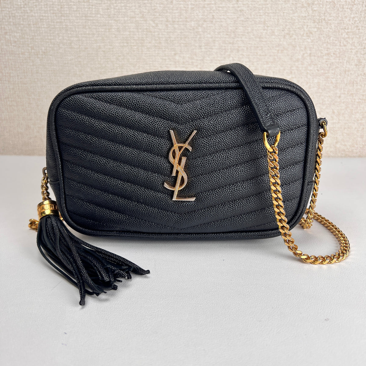 Saint Laurent Black Shoulder Bags A-17584