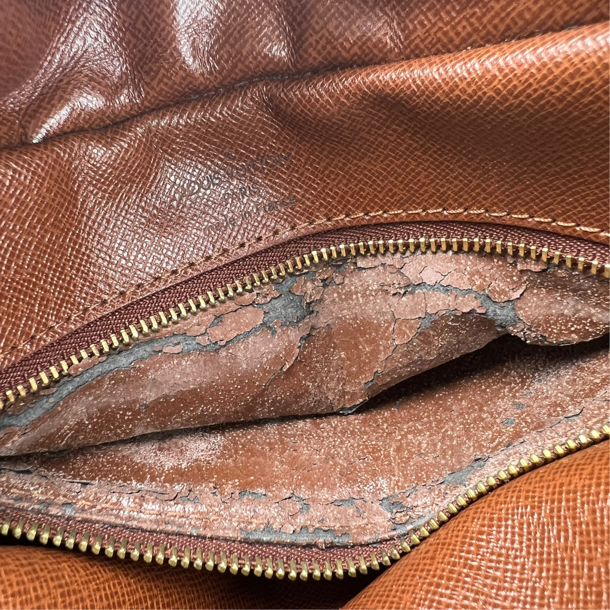 Louis Vuitton Brown Shoulder Bags A-17605