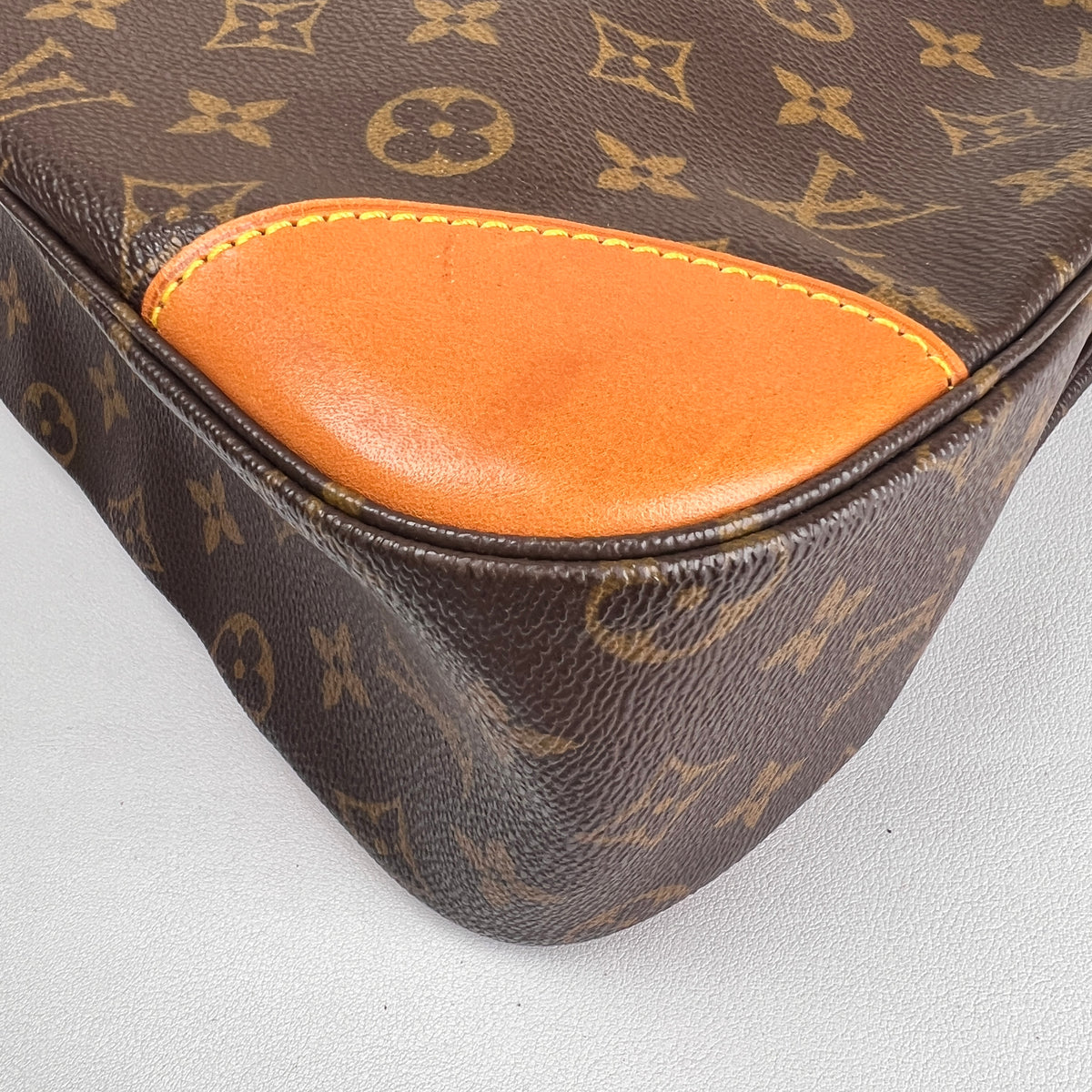 Louis Vuitton Brown Shoulder Bags A-17605